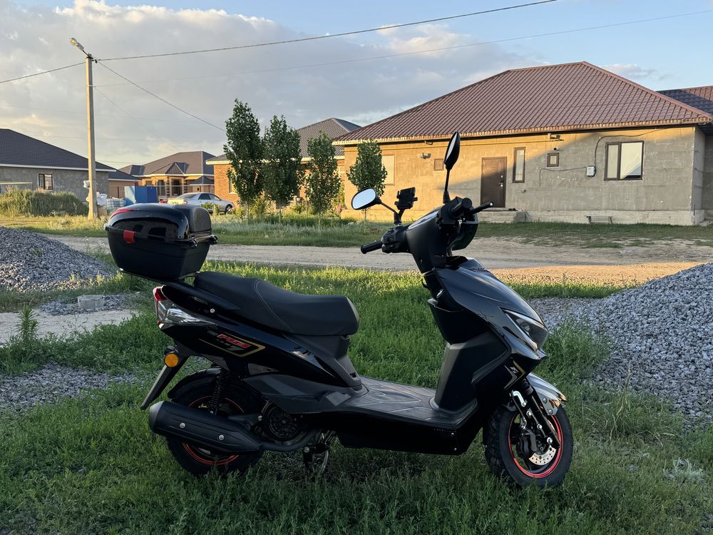 Скутер м8 про