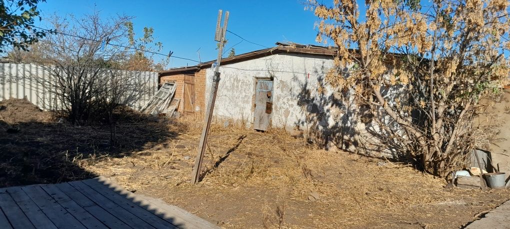 Продаётся кирпичный (красный кирпич покрытый силикатным кирпичом )