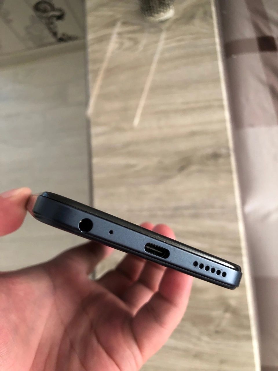 Срочно продам отличный телефон в идеальном состояний 6/64 gb