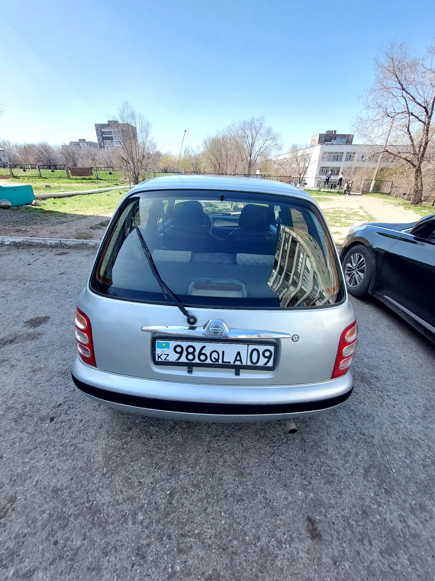 Машина Nissan Micra