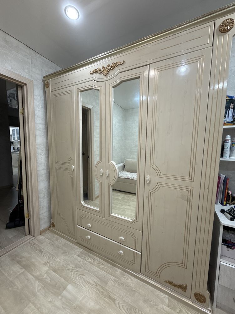 Продам шкаф срочно