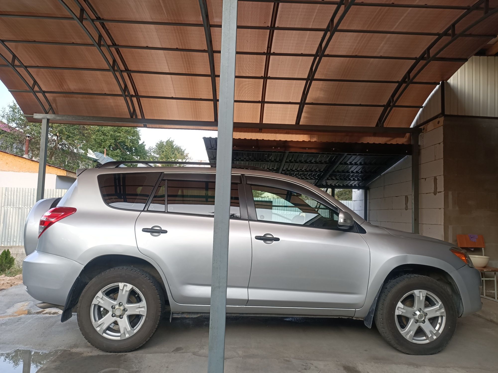 Продам срочно RAV4
