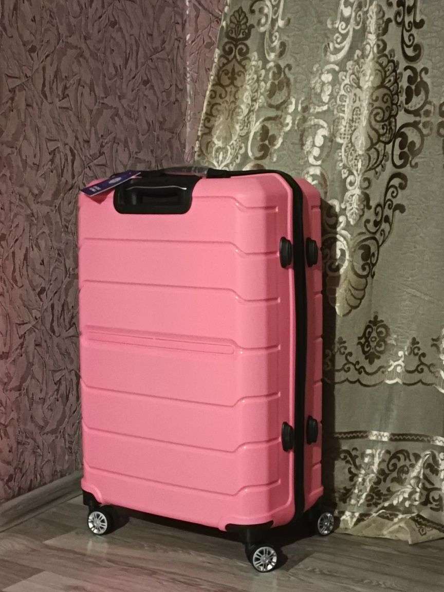 Продам чемодан 110л, цвет коралловый.Новый.