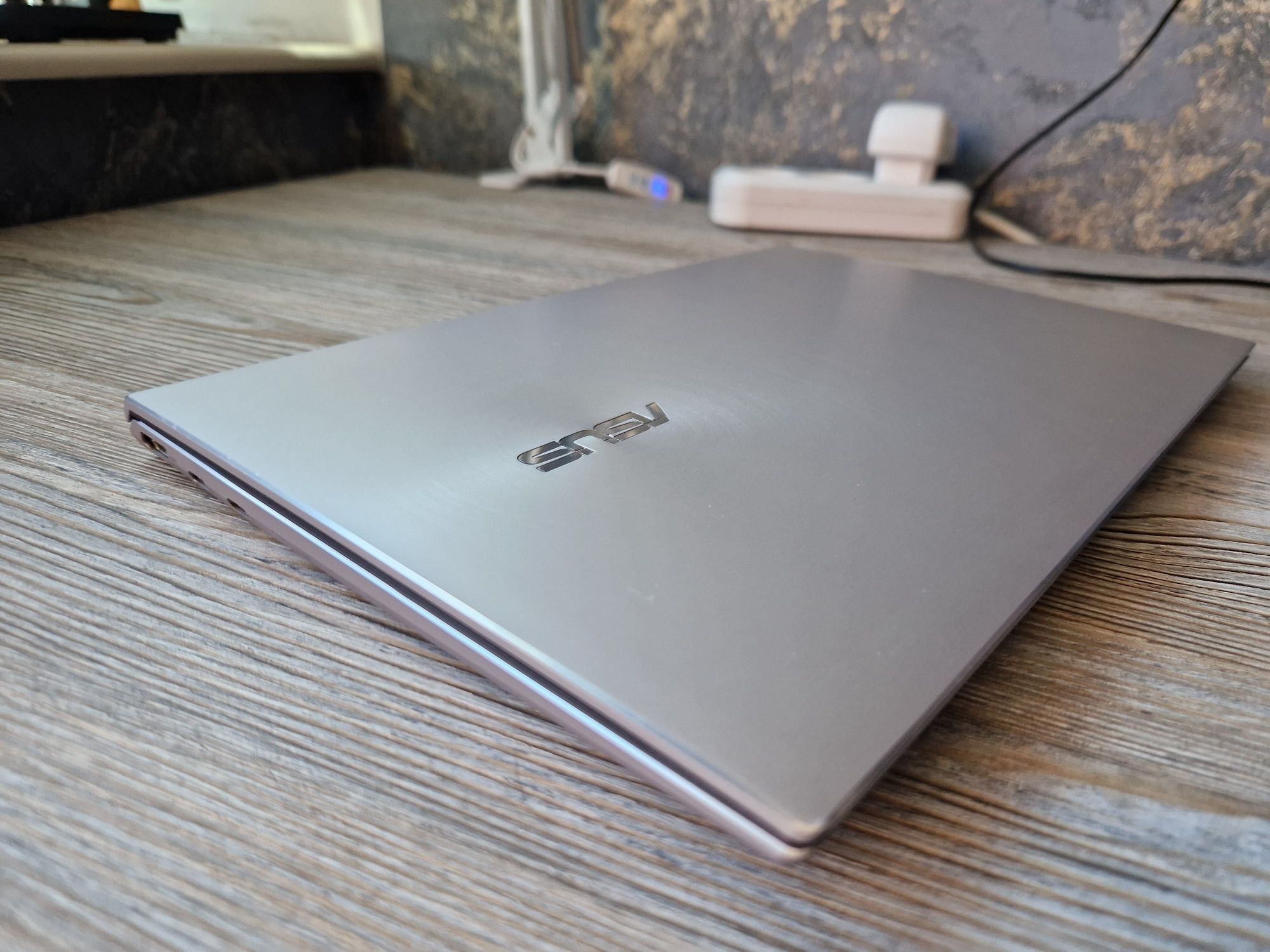 Мощный ультраук Asus Zenbook дисплей OLED