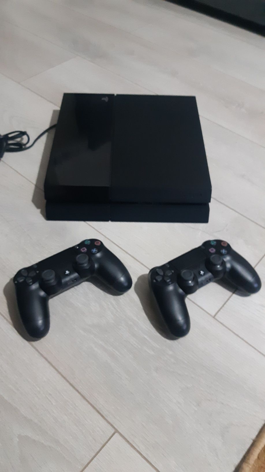 Ps4 с 2 геймадами и дисками