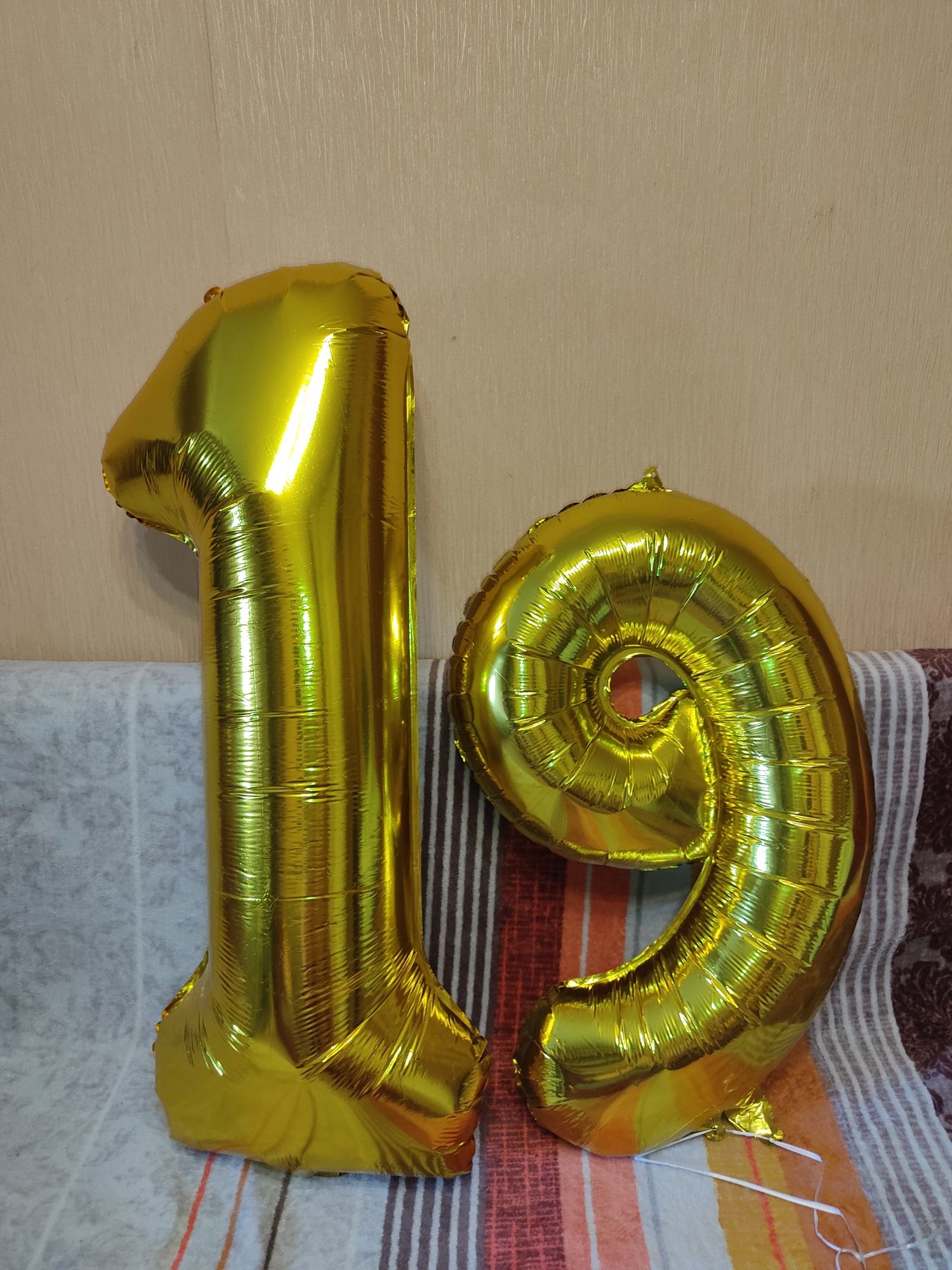 Золотые цифры 80 и 60 см