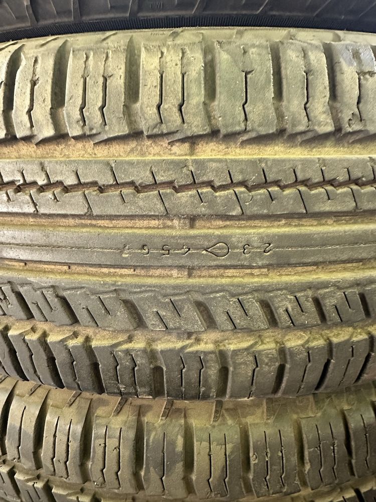 Продам резину NOKIAN 235/60/18 в отличном состоянии, комплект