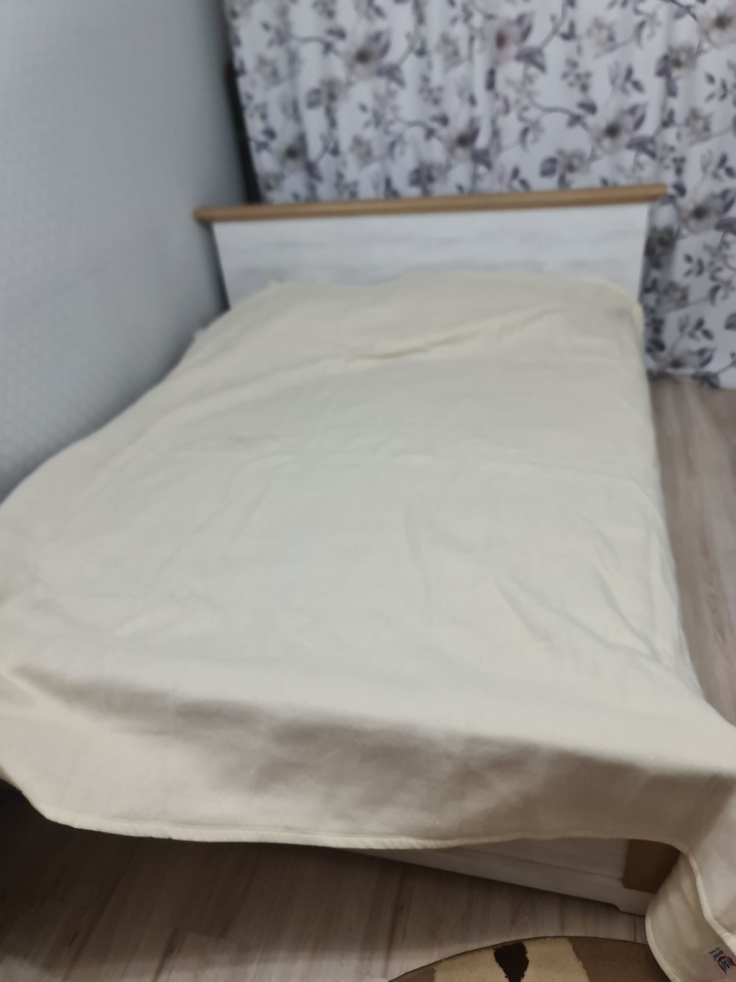 В продаже имеются тёплые, мягкие и новые пледы, из шерсти.
