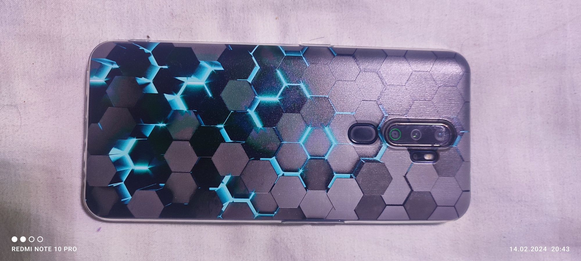 Продам телефон в рабочем состоянии oppo a 9  с доками все в порядке эк