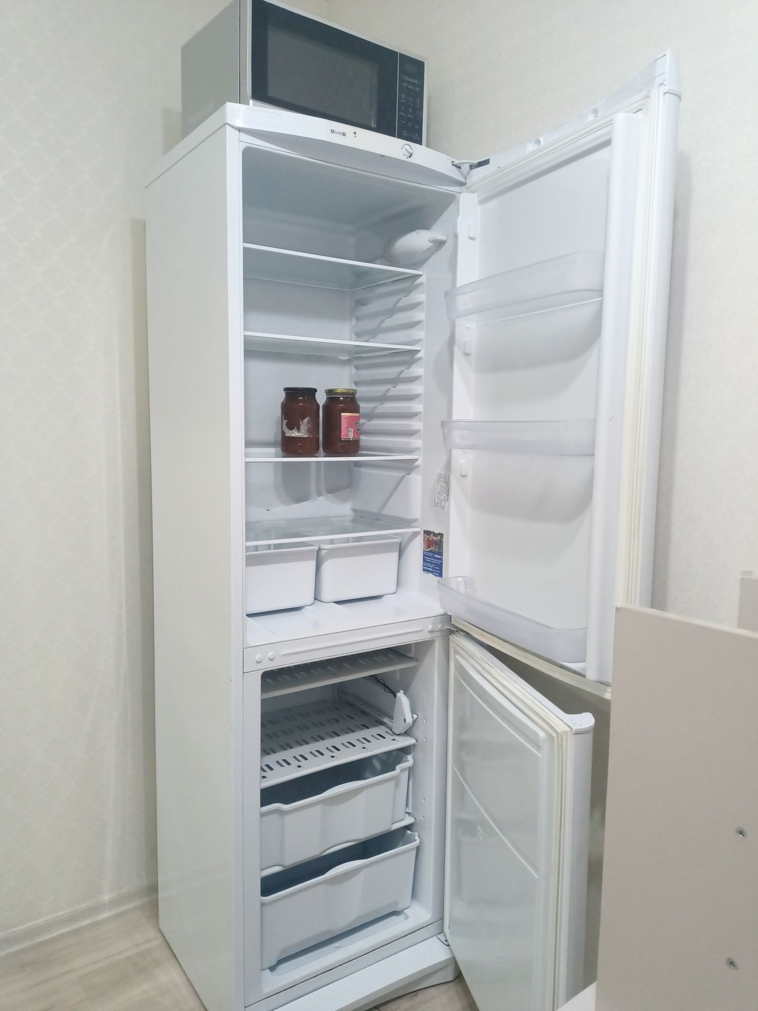 Холодильник  бу indesit