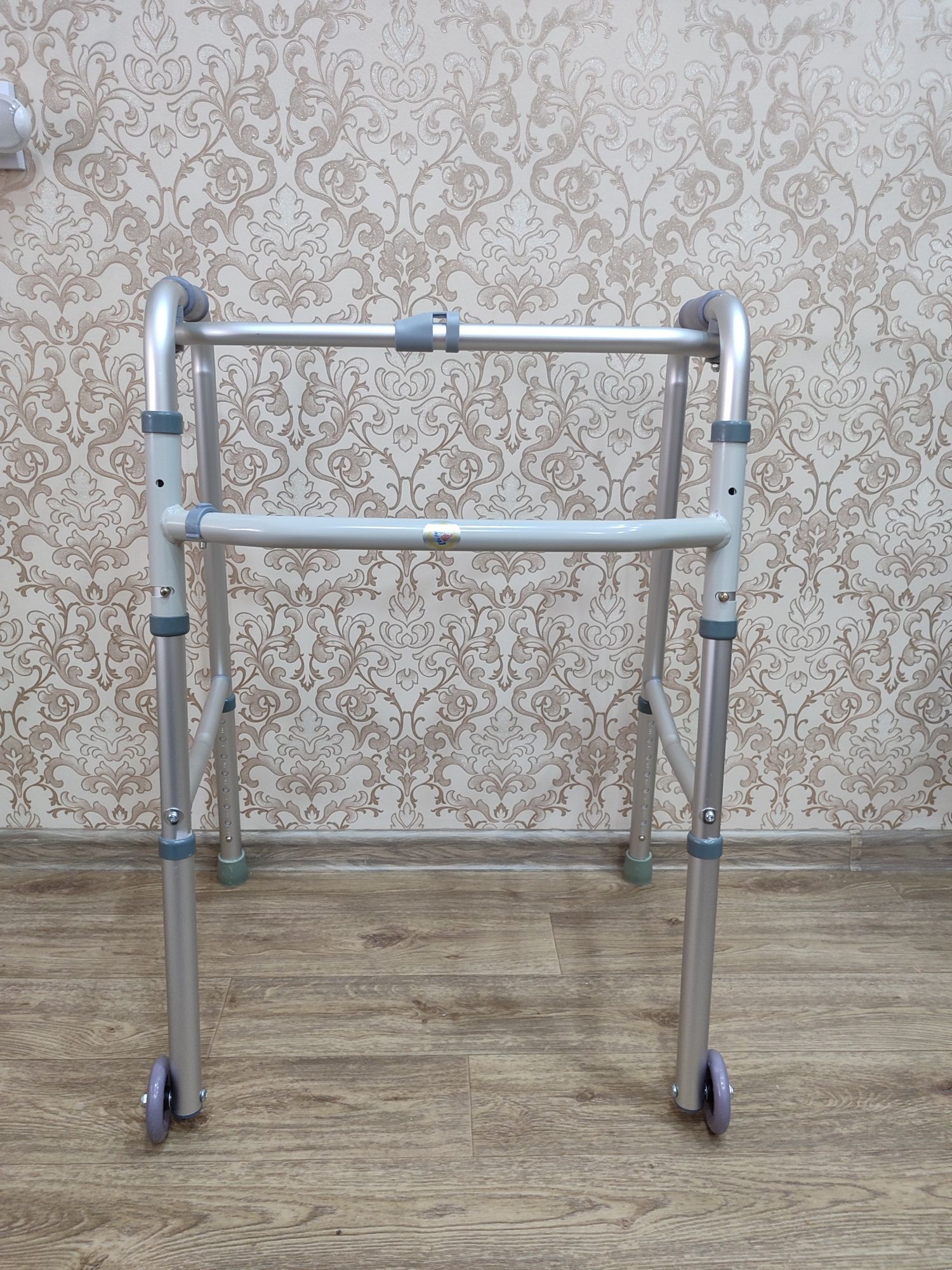 Продам складные ходунки