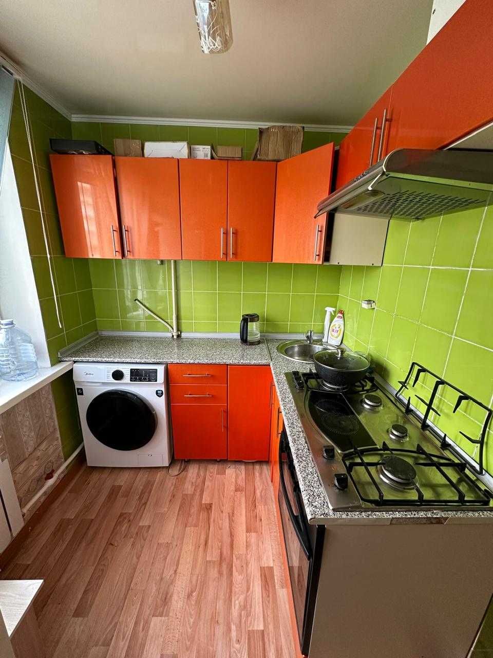 Продам 1 комнатную Металлургов 3 микрорайон