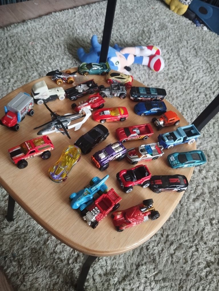 Продам машинки hot wheels оригинал в хорошем состоянии
