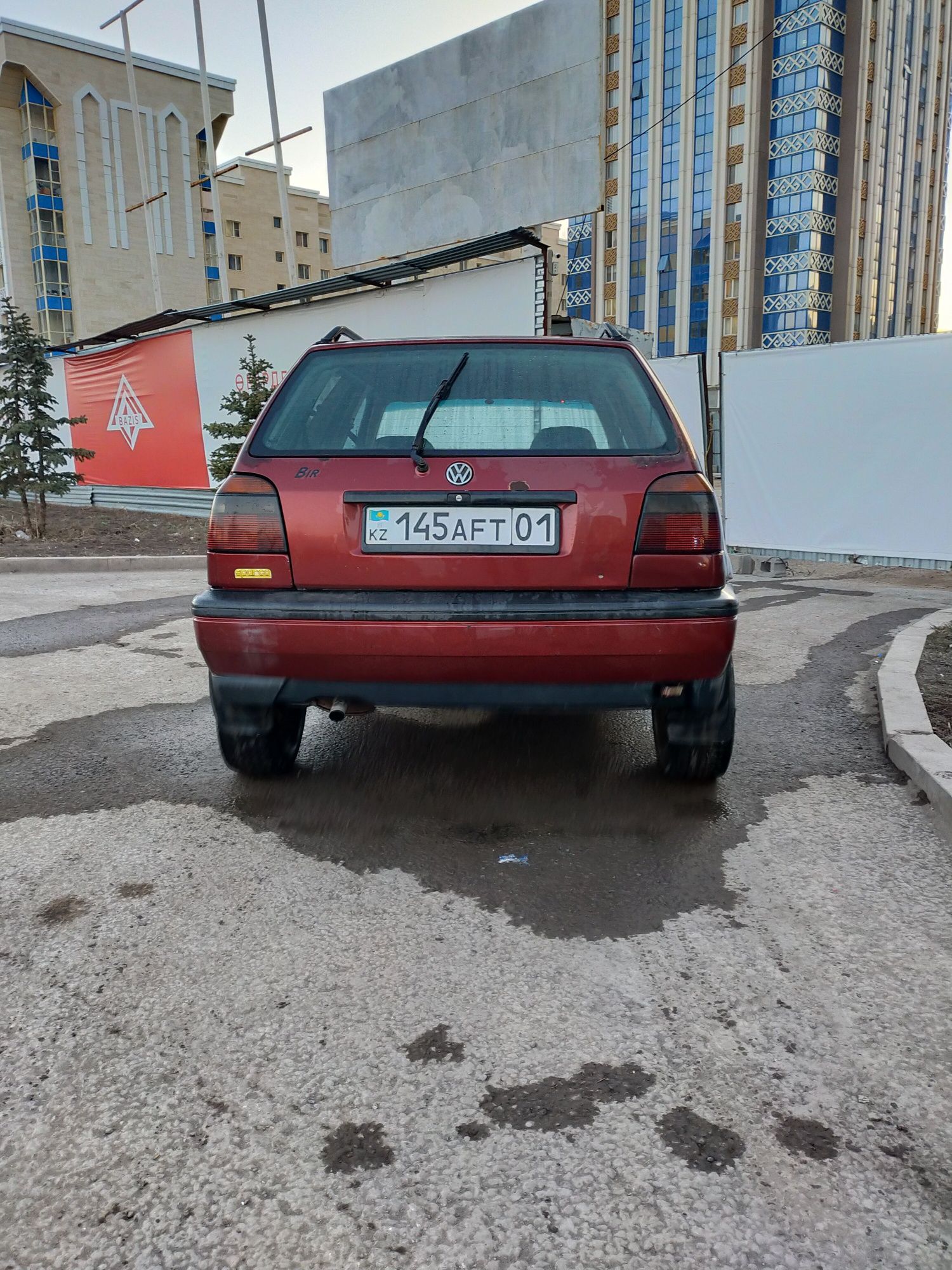 Гольф 3 сатылады. Жүріп тұр. Ходовкаларын жасатып қойдым. Обмен  болад