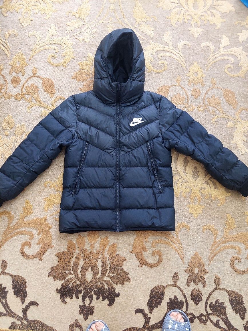Продам куртку Nike