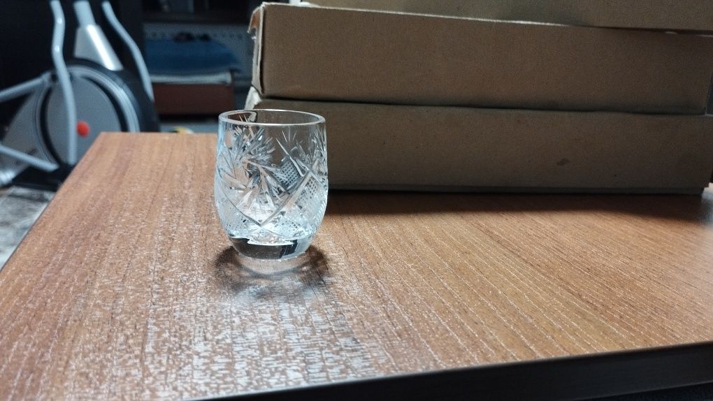 Продам хрустальные стаканы.