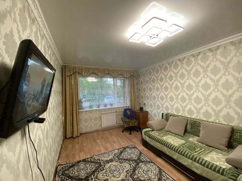 Продам 2-ком улучшенку в районе маг. Уют 1 этаж с мебелью!