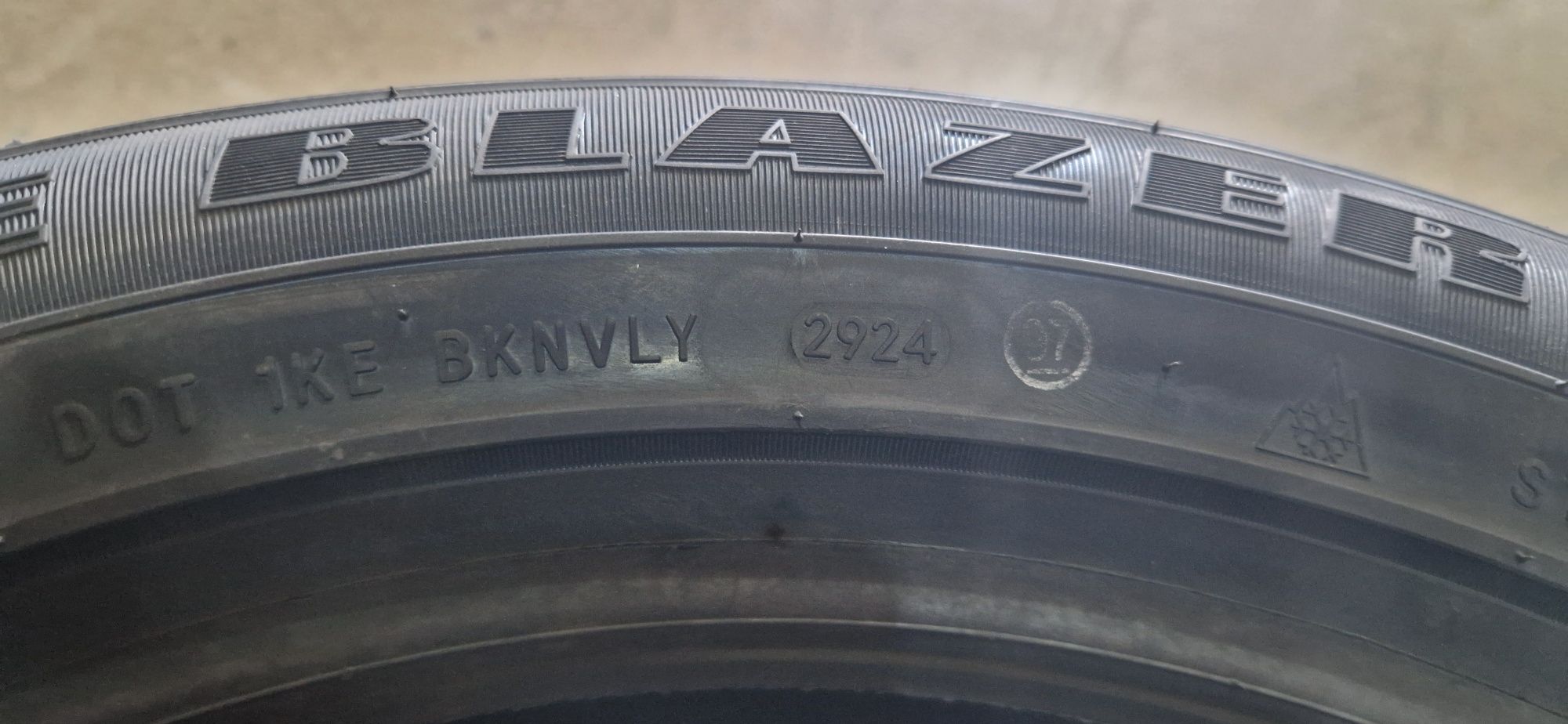 Шины 215/55R17 размера.