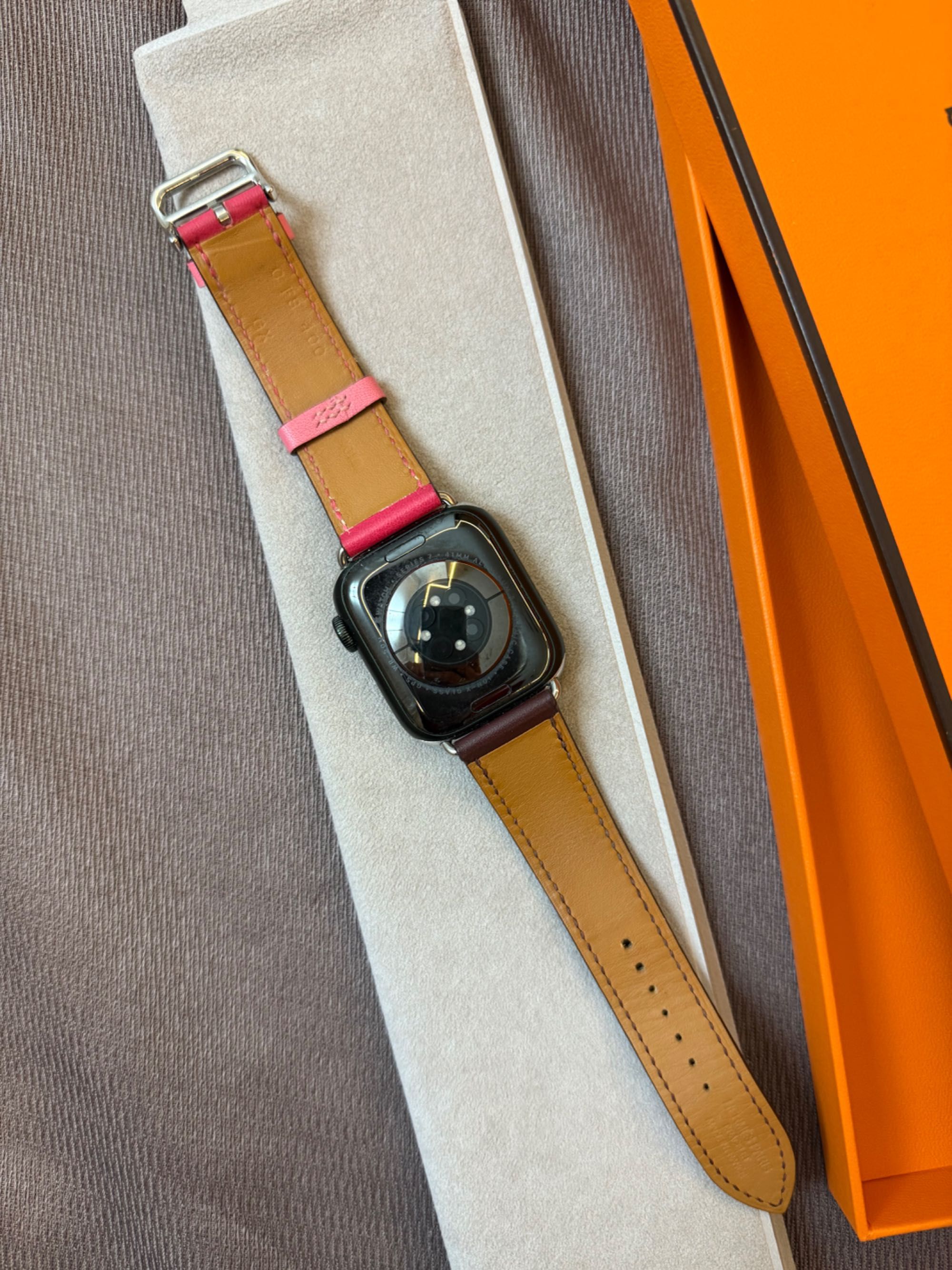 Кожаный ремень на Apple Watch от Hermes
