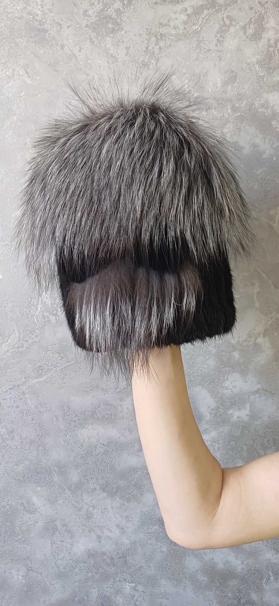 Продам женскую зимнюю шапку