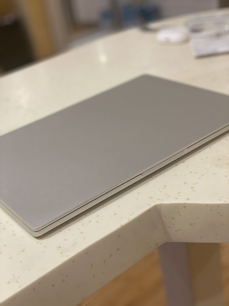 Продам Ноутбук Xiaomi Mi Book Air 13.3