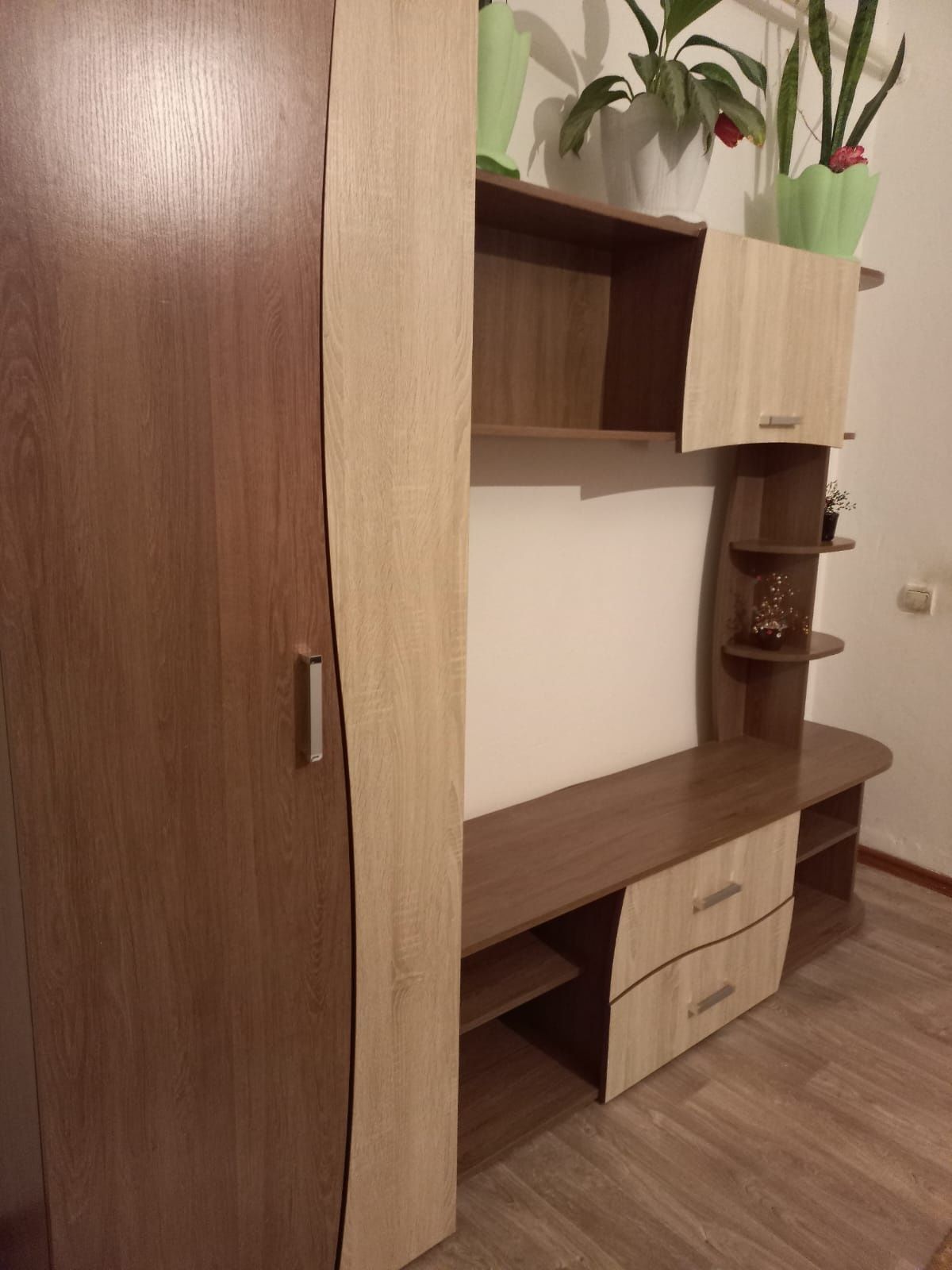 Продается горка-подставка для тв