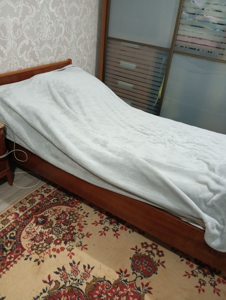 Кровати полутороспальные