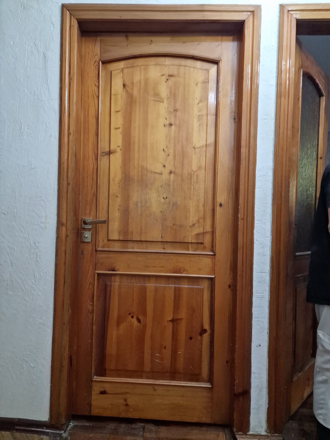 Продам двери из чистого дерево