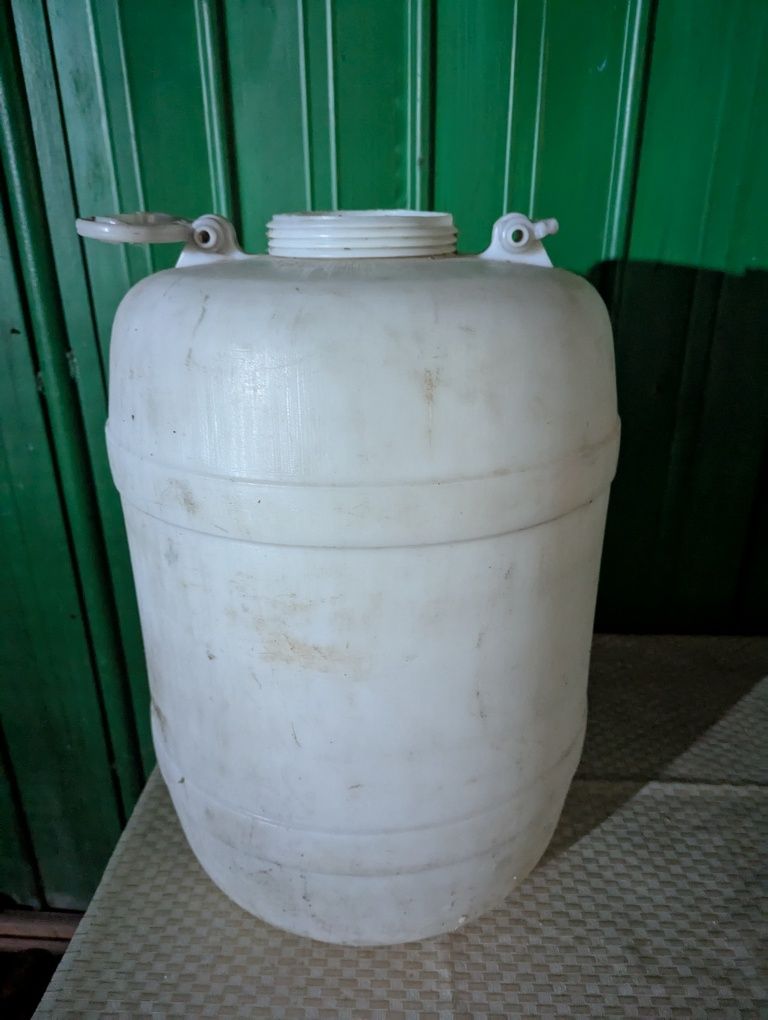 Продам бочку пластмассовую советскую