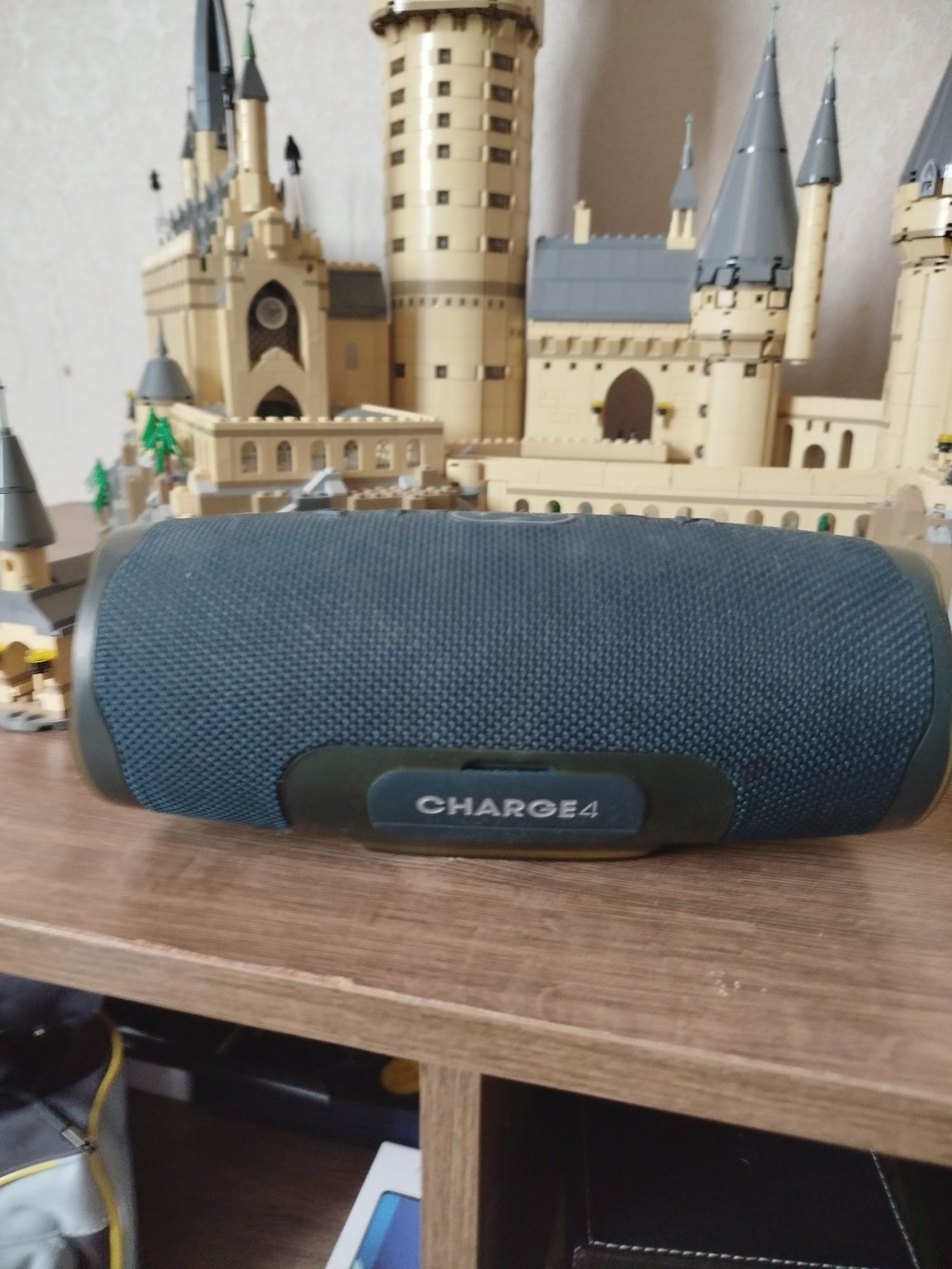 Продам Jbl charge 4