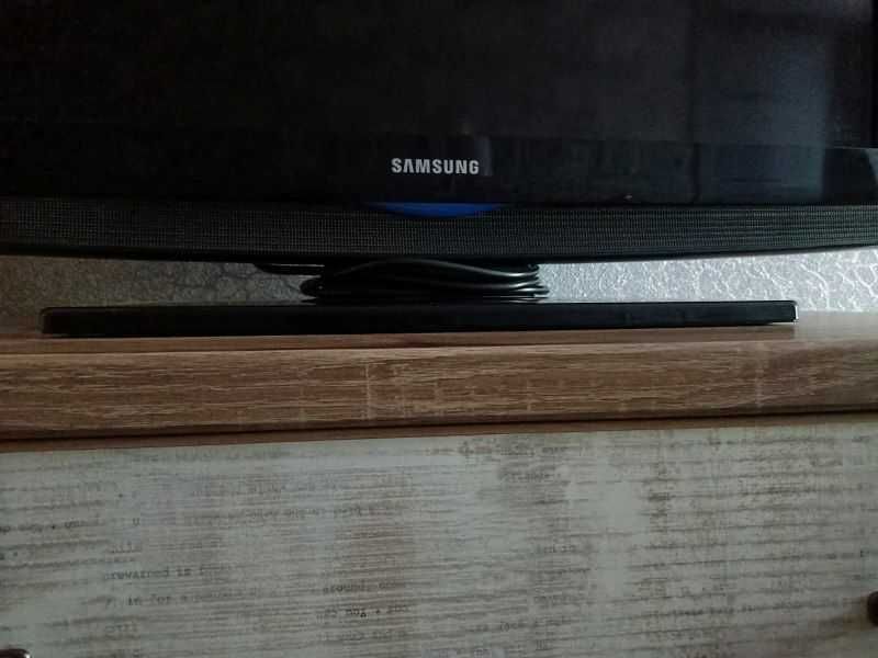 Телевизор Samsung 24 (HDMI, USB, с пультом) LE23R81B