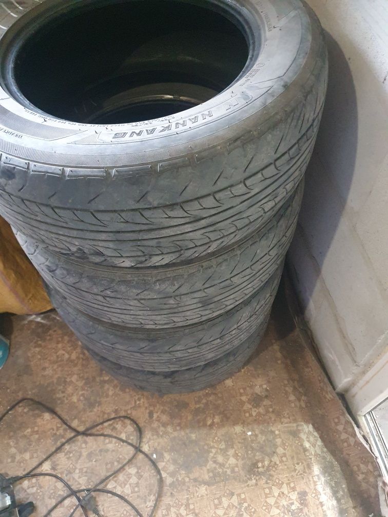 Продам б/у шины 235/60/16 летние