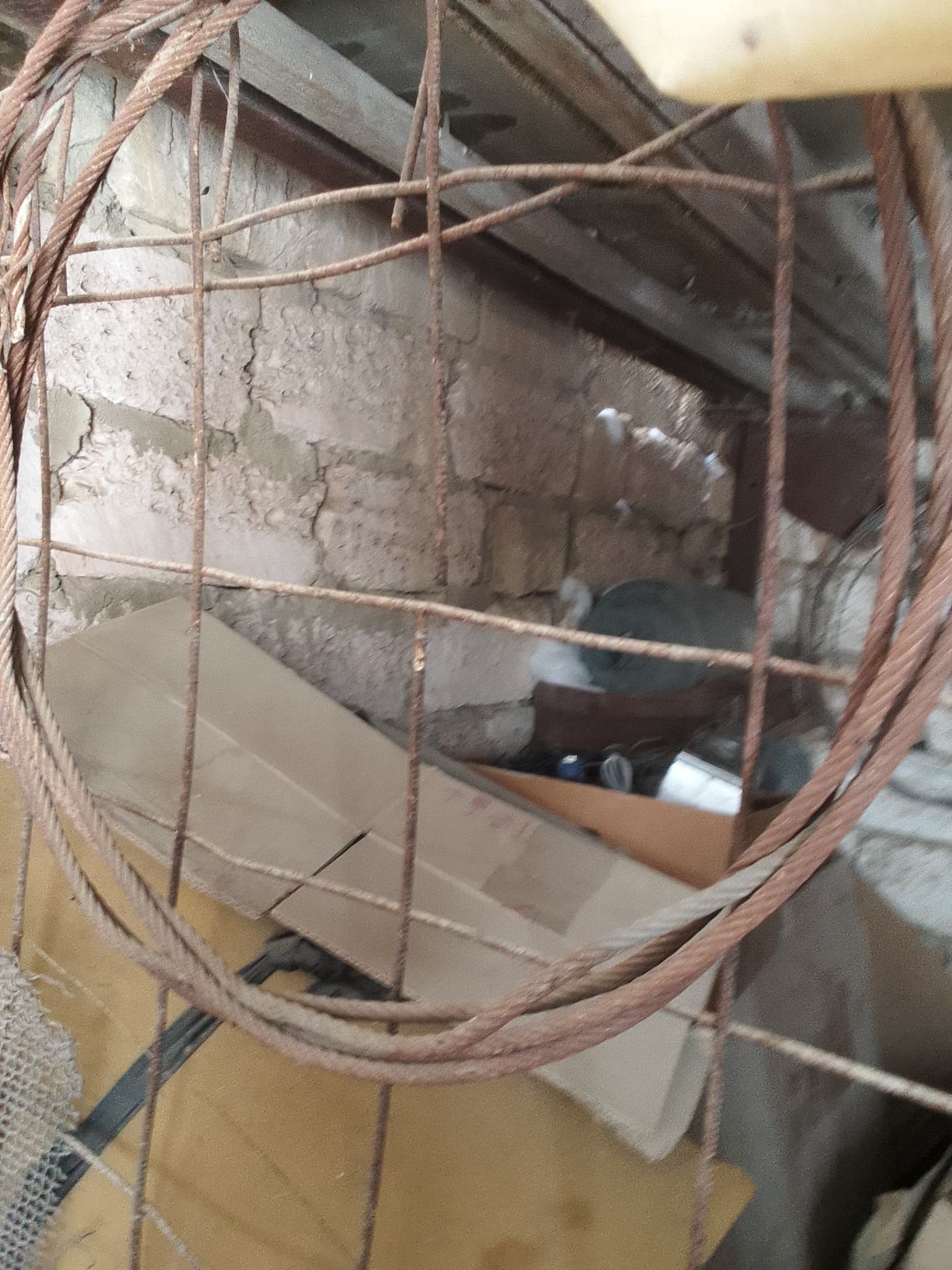 Трос,болгарка запчасқа сатылады.  Басқада әртүрлі заттар бар. Продаеть