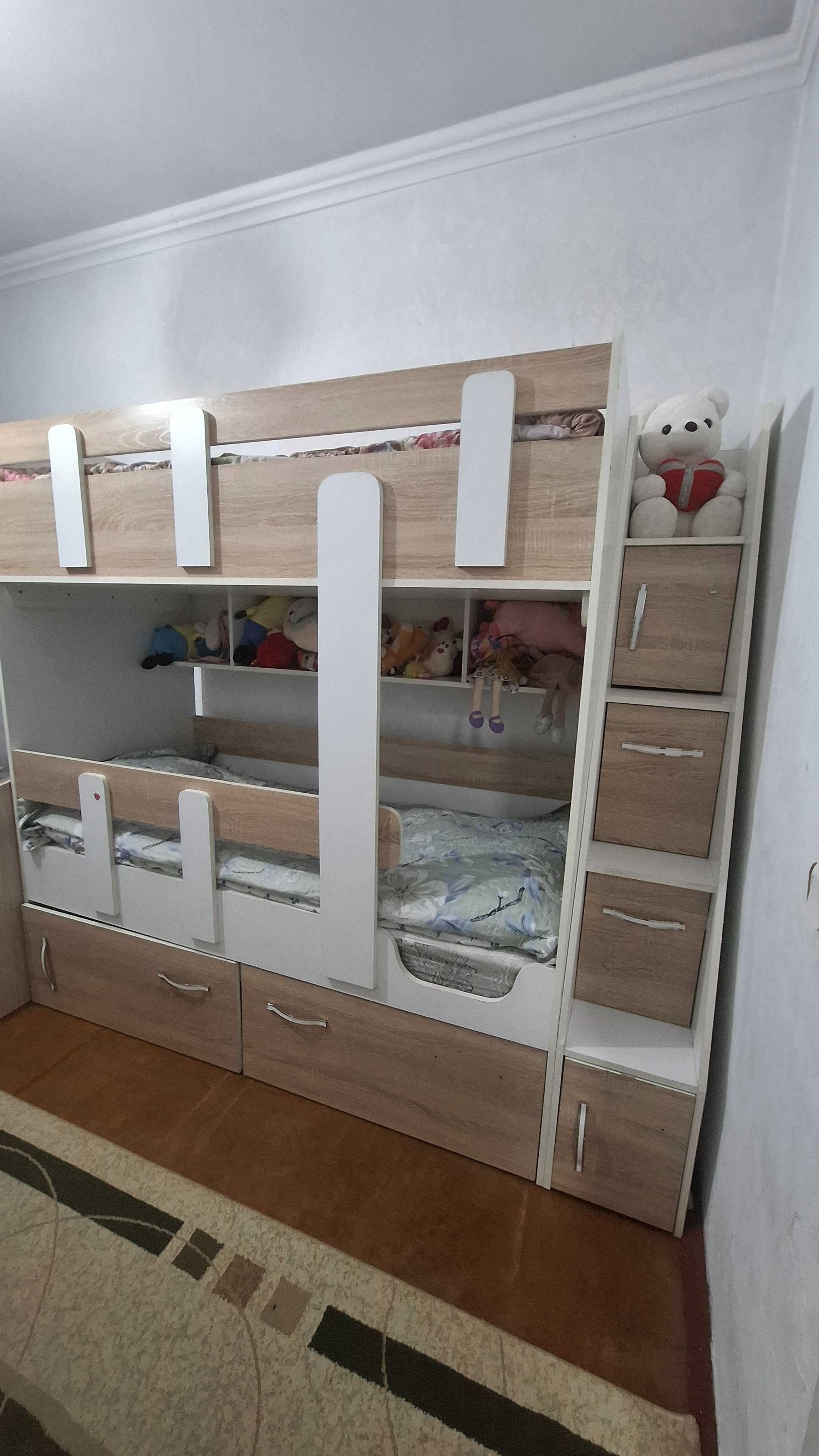 Продам двухярусную кровать