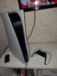 Продам PS5. В комплекте игры имеются.