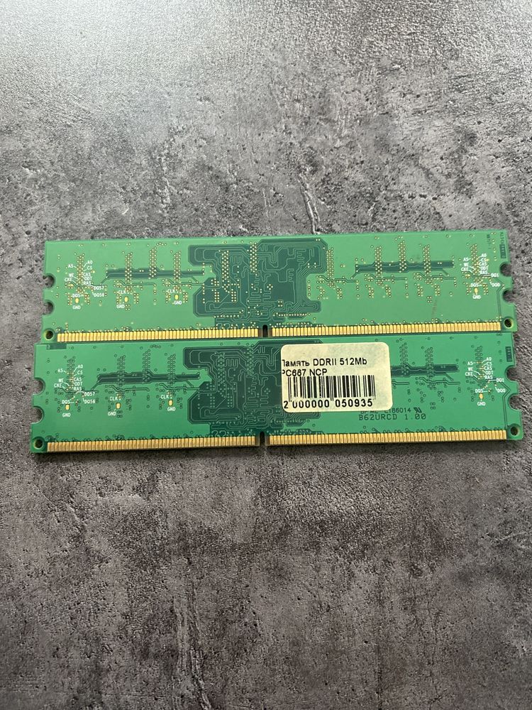 Оперативная память 1GB каждая по 512MB