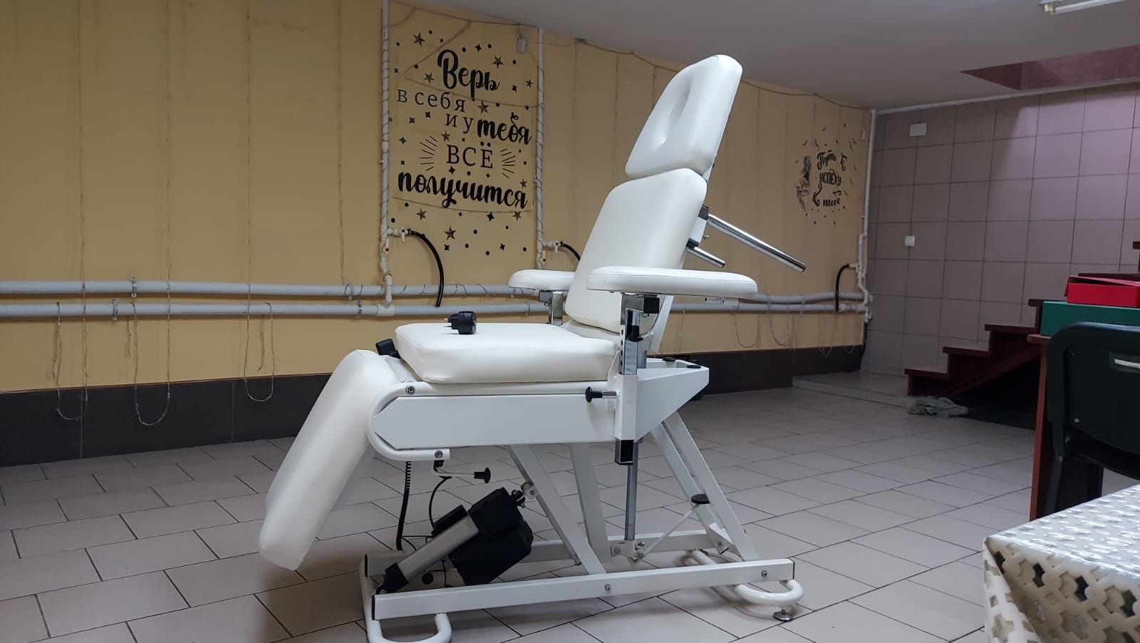Продам косметологическую , электрическую кушетку Panda