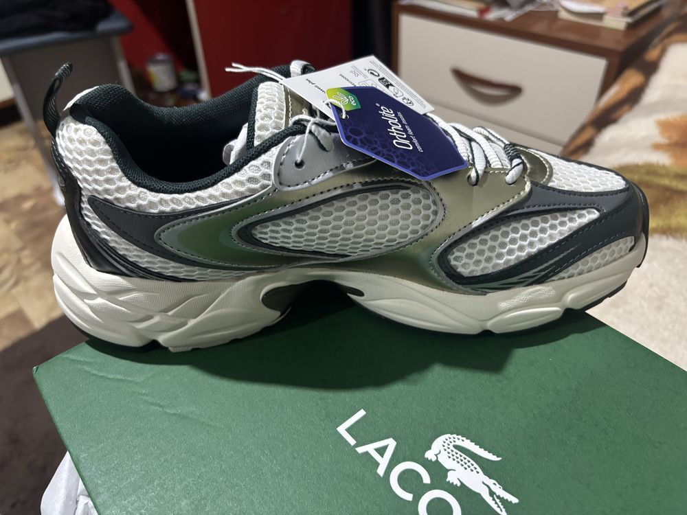 Продам кроссовки женские Lacoste