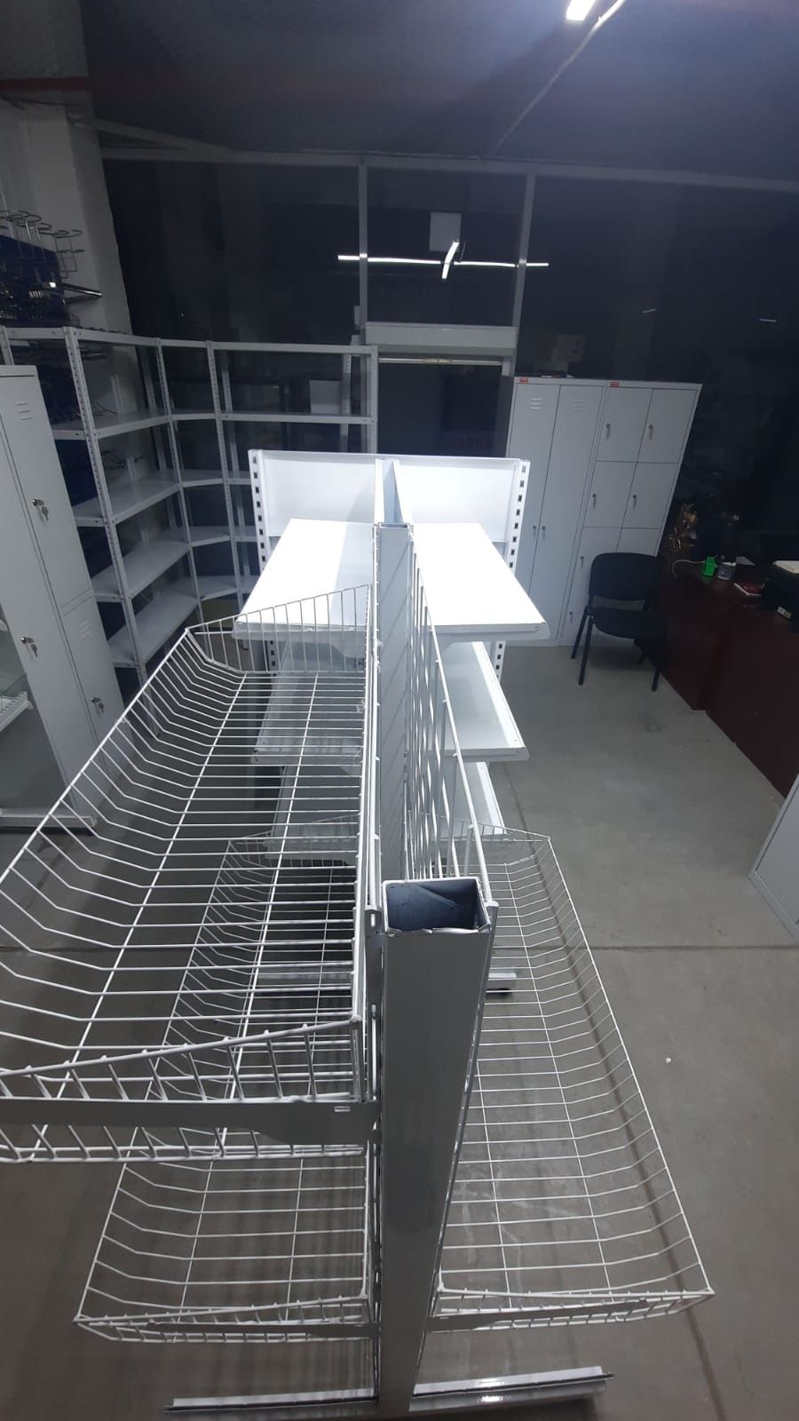 Полки для магазина Стеллажи кассовые боксы