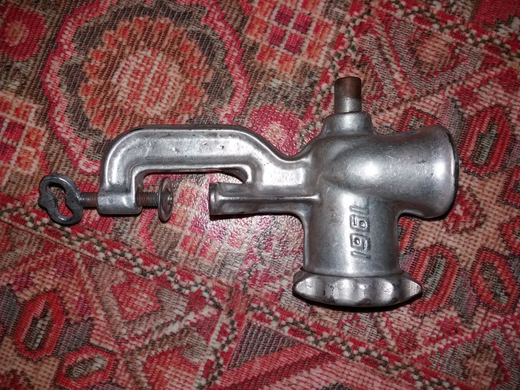 Старинная мясорубка  АЗТМ / 1961 г