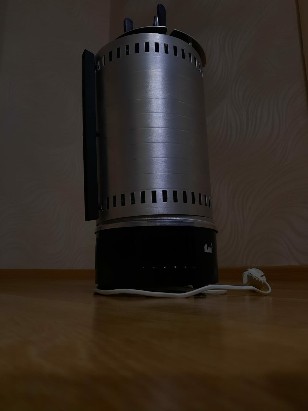 Продам эл.шашлычницу
