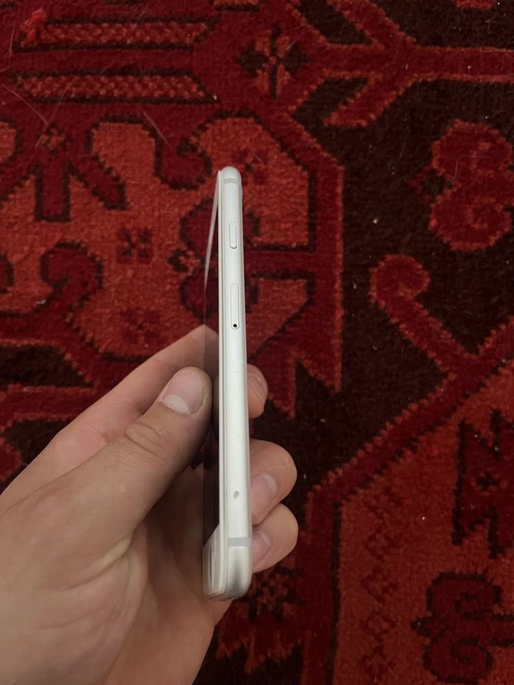 IPHONE 8 продам в отличном состоянии