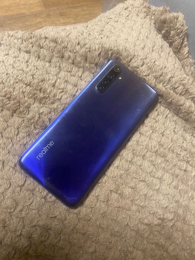 Продам телефон Realmi 6 продам в отличном состоянии