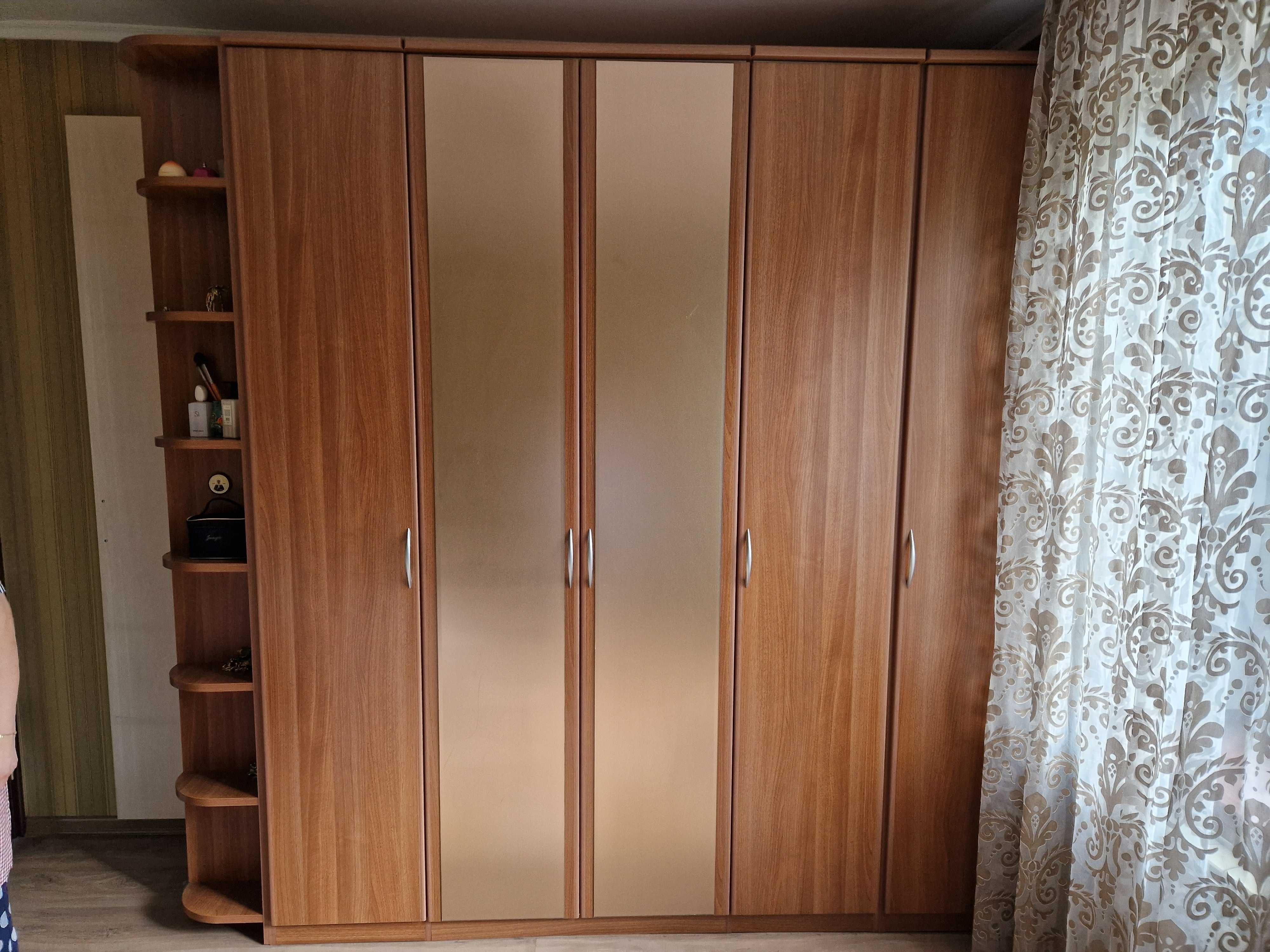 Продам срочно шкаф