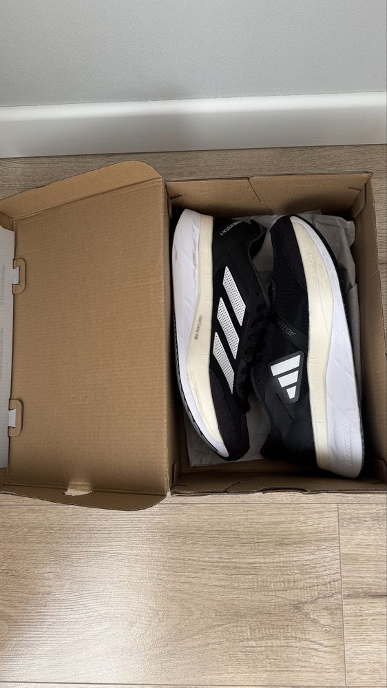 Срочно продам беговые кроссовки Adidas Adizero boston 11