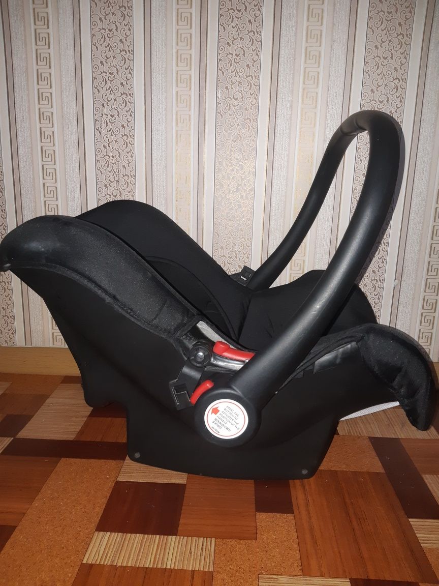Продам переноску и авто кресло  2в1