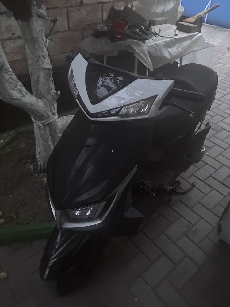 продам скутер м8 весь пластик есть