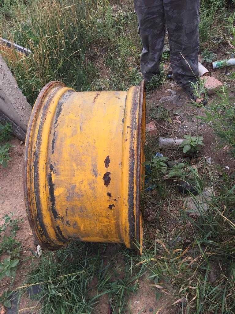 диски к экскаватору -погрузчику