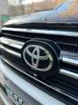 Значок в решетку радиатора Toyota land cruiser 200 lx570