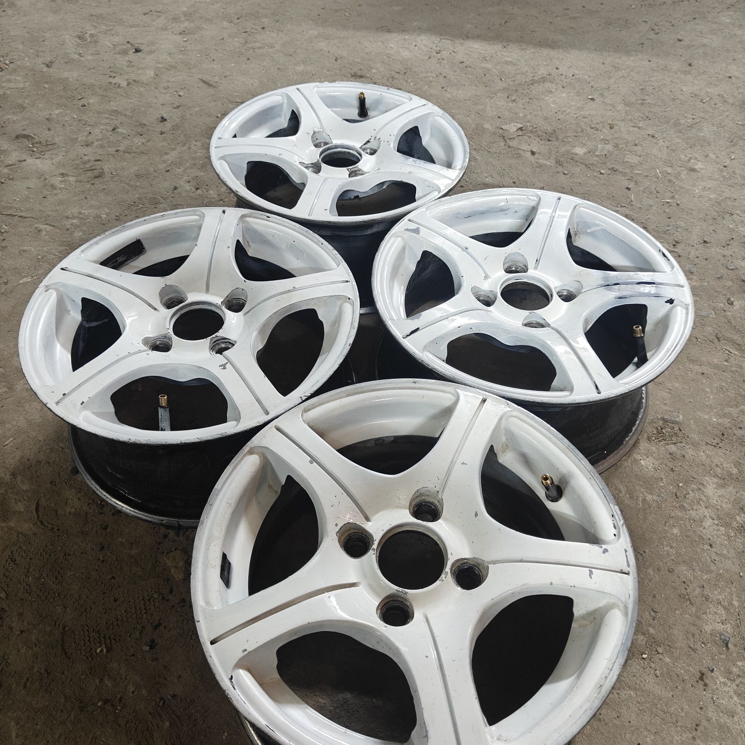 R13 PCD 4 *100 Комплект легкосплавных дисков